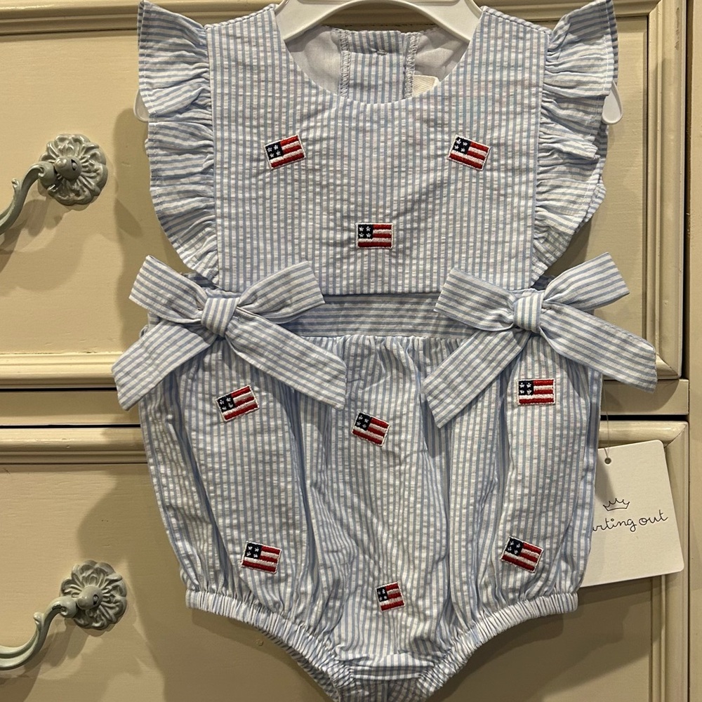 Starting Out Flutter Sleeve Flag Romper - Picture 3 of 11